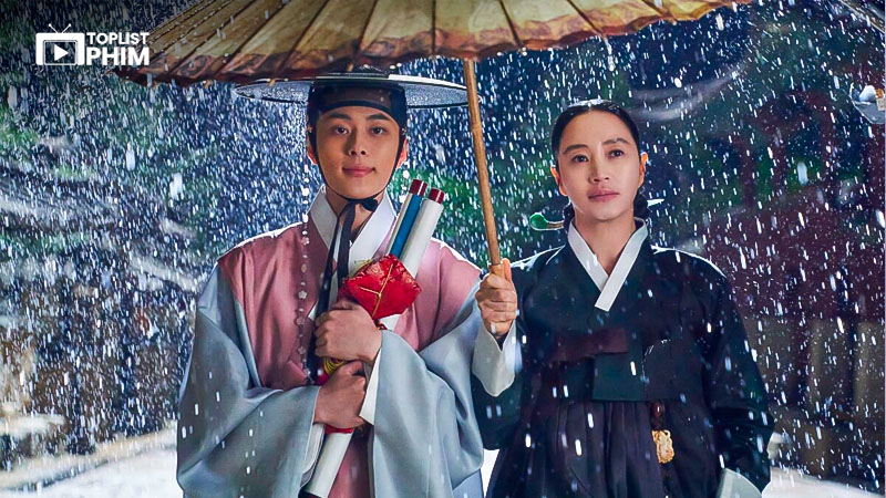 Dưới Bóng Trung Điện – Under The Queen's Umbrella